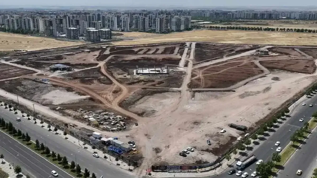Mezopotamya Kent Parkı’nda çalışmalar eş zamanlı sürüyor