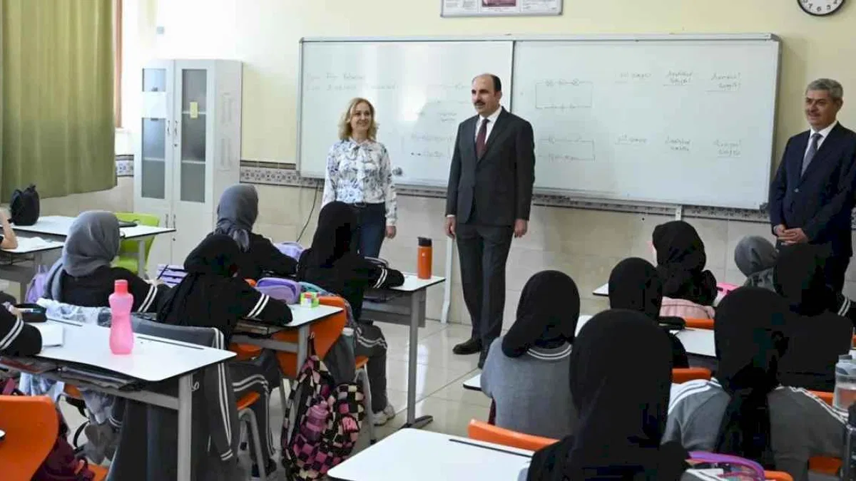 Konya'da Başkan Altay öğrencilerle buluştu