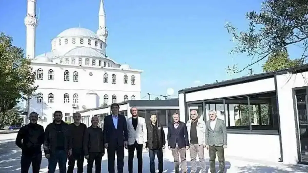 Kartepe Belediye Başkanı Av.M.Mustafa Kocaman, yapımı hızla devam eden Köseköy Meydan Projesi'nde incelemelerde bulundu.