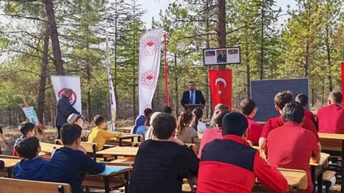 Ankara'da sınıf bir günlüğüne ormana taşındı