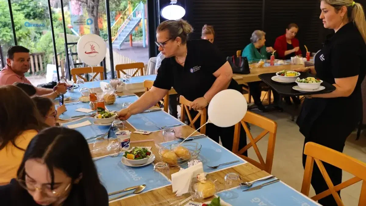 Antalya'da çölyak hastaları glütensiz sofrada buluştu