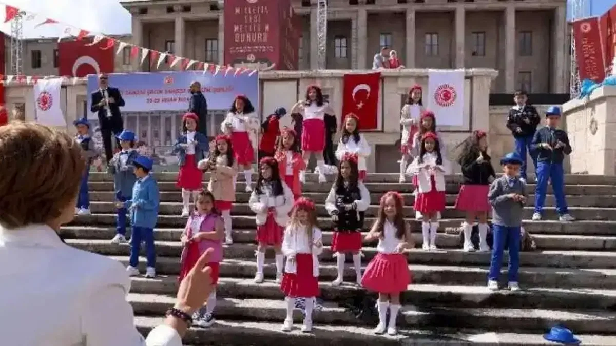 TBMM'de çocuk coşkusu sürüyor