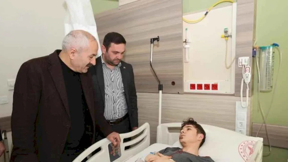 Büyükgöz’den hastalara moral ziyareti