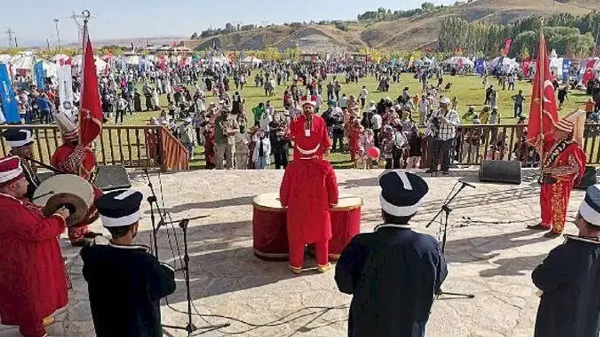Konya Büyükşehir Malazgirt Zaferi'nin 952. Yıl Dönümü Coşkusuna Eşlik Ediyor
