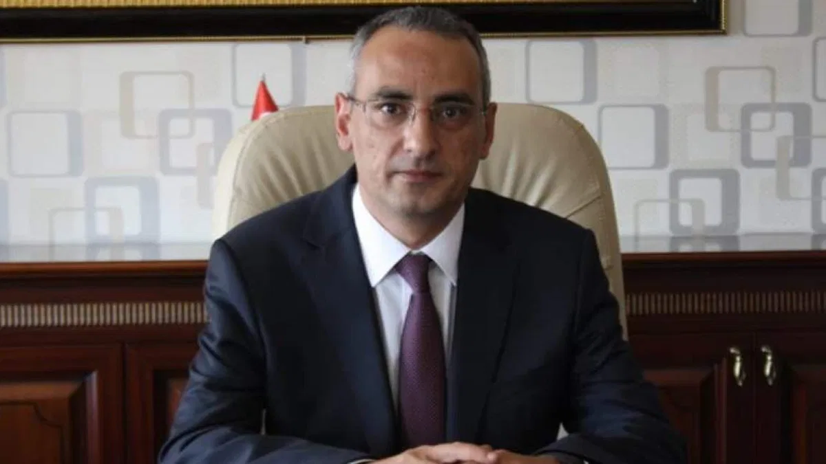 Armutlu Kaymakamı Alparslan Kılıç, evinde silahla yaralanmış halde bulundu