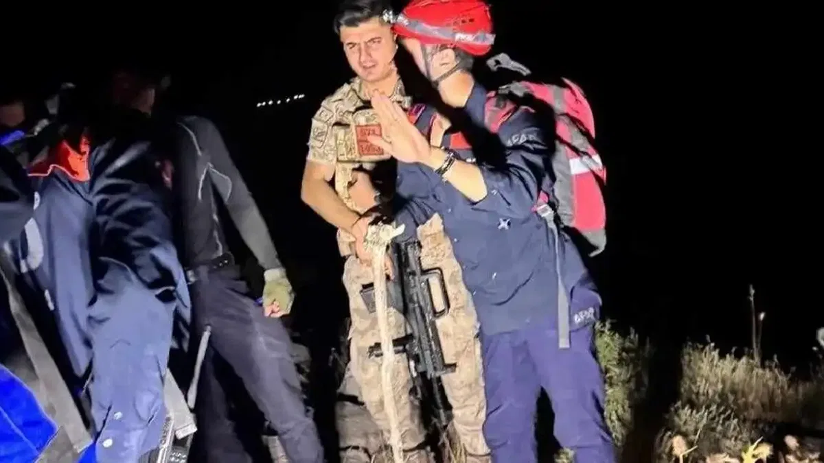 AFAD Şırnak'ta dağlık alanda mahsur kalan kişileri kurtardı