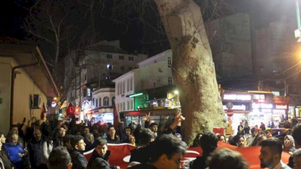 Şehit olan 12 kahraman için Bursa'da yürüyüş