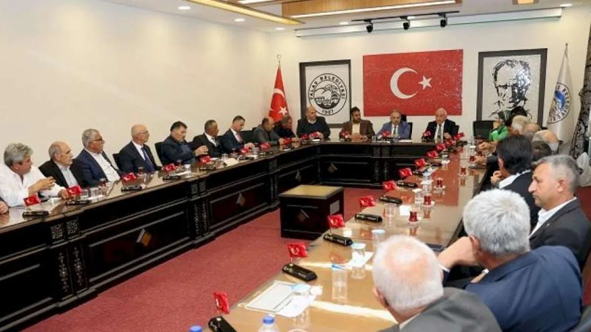 Kayseri Talas'ta cumhuriyet temalı muhtarlar toplantısı