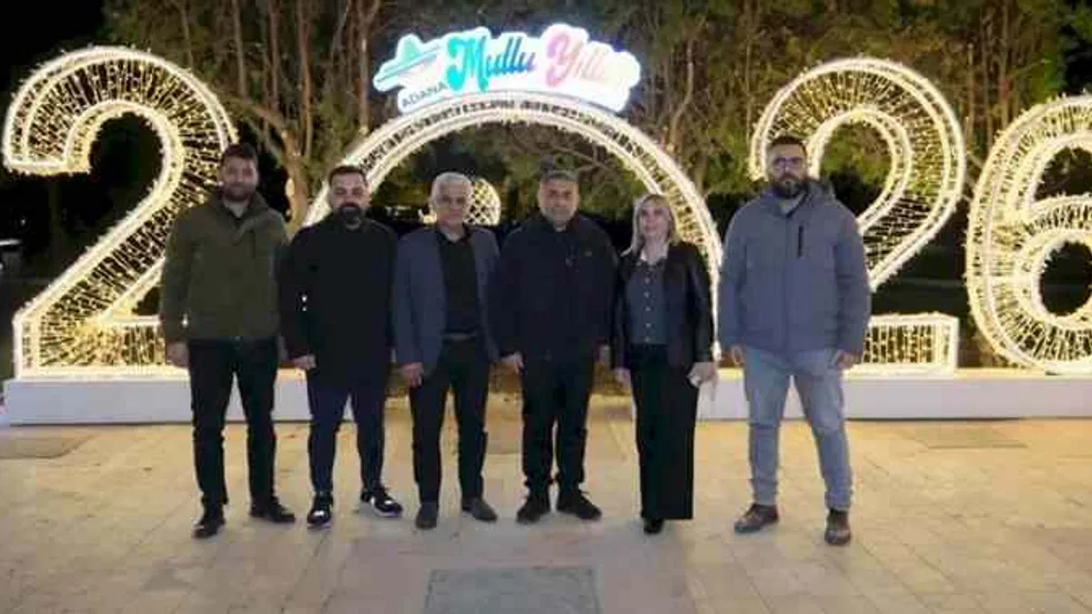 Adana’da 10 noktada yeni yıl ışıklandırması ile renkli görüntüler oluştu