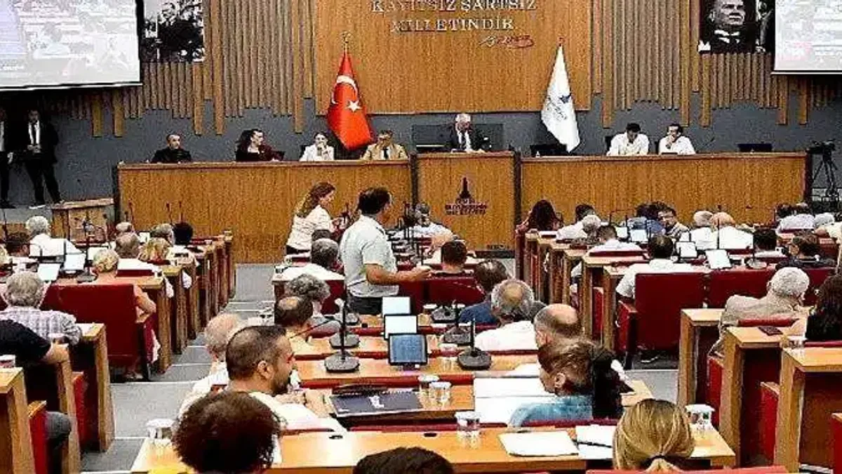 İzmir Büyükşehir Meclisi'nden Başkan Soyer'e yetki