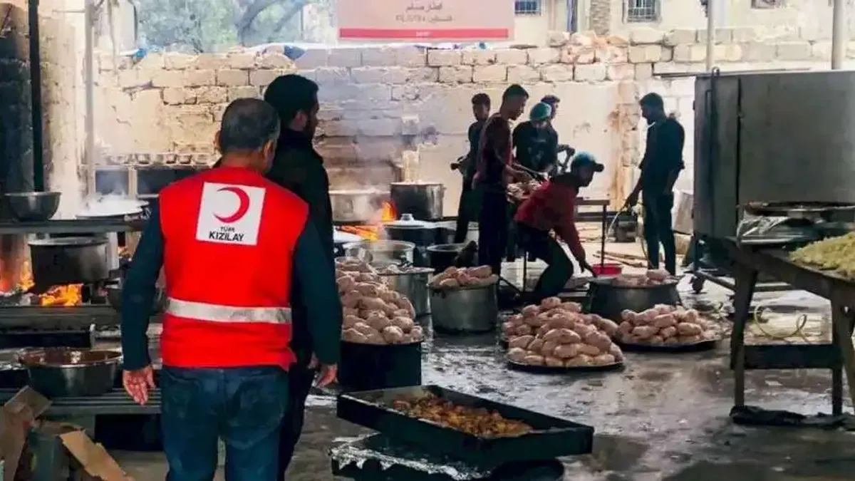 Türk Kızılay Gazze'de... Günlük 30 bin kişilik iftar