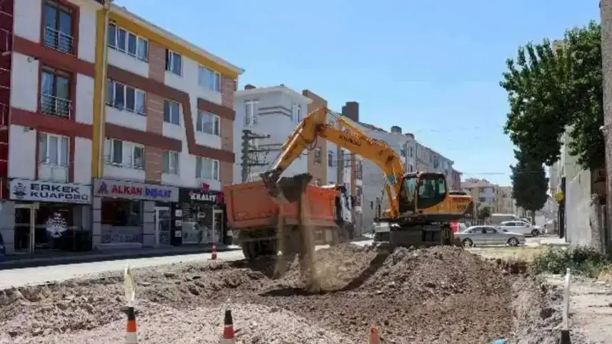 Eskişehir'de yol çalışmaları sürüyor