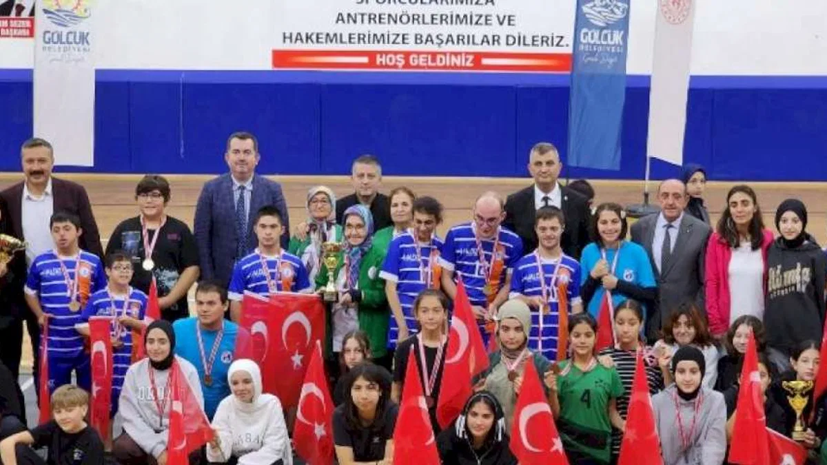 Gölcük 100. yıl coşkusunu sporla yaşıyor