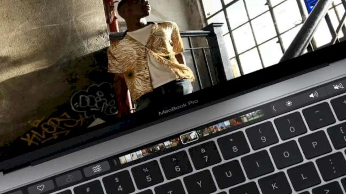 Apple Sonunda MacBook Pro Touch Bar Özelliğine Tamamen Veda Etti
