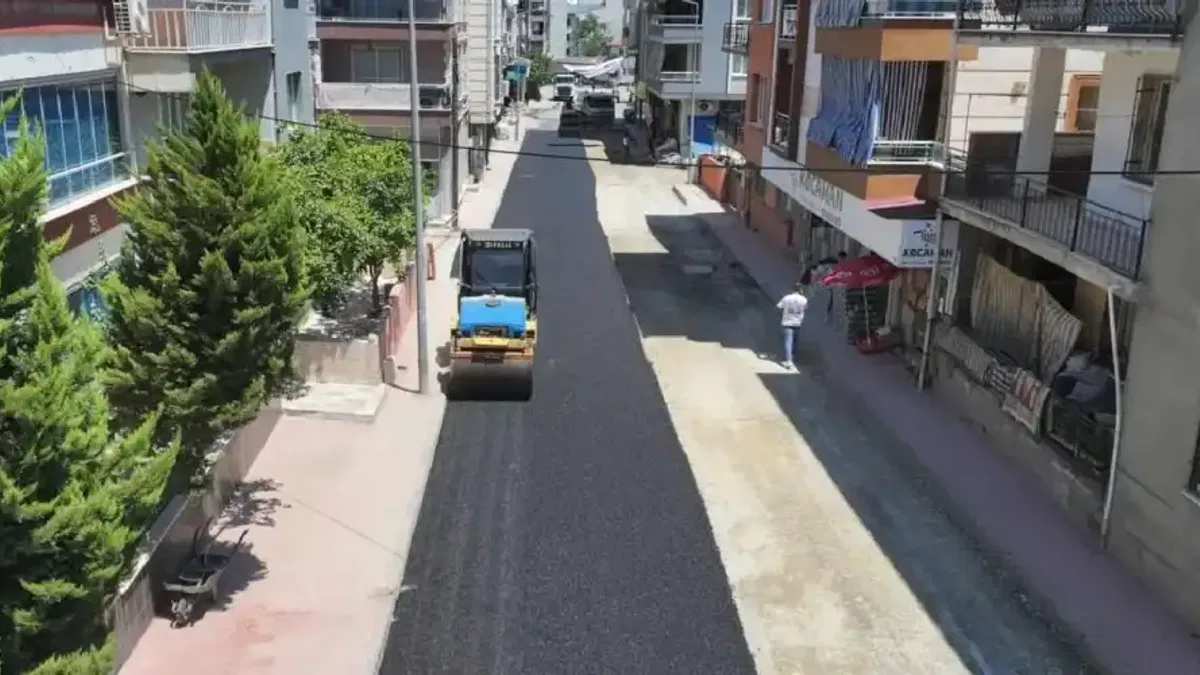 Manisa Alaşehir'in yollarında 'sıcak' çalışma