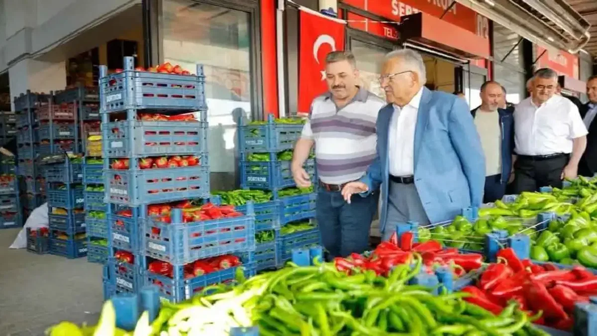 Memduh Büyükkılıç Kayseri hal esnafıyla buluştu