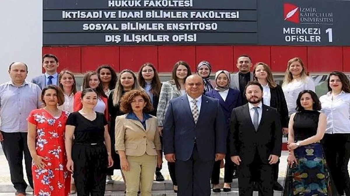 Ege'nin Yabancı Dilde Eğitim Veren İlk Hukuk Fakültesi İKÇÜ'de
