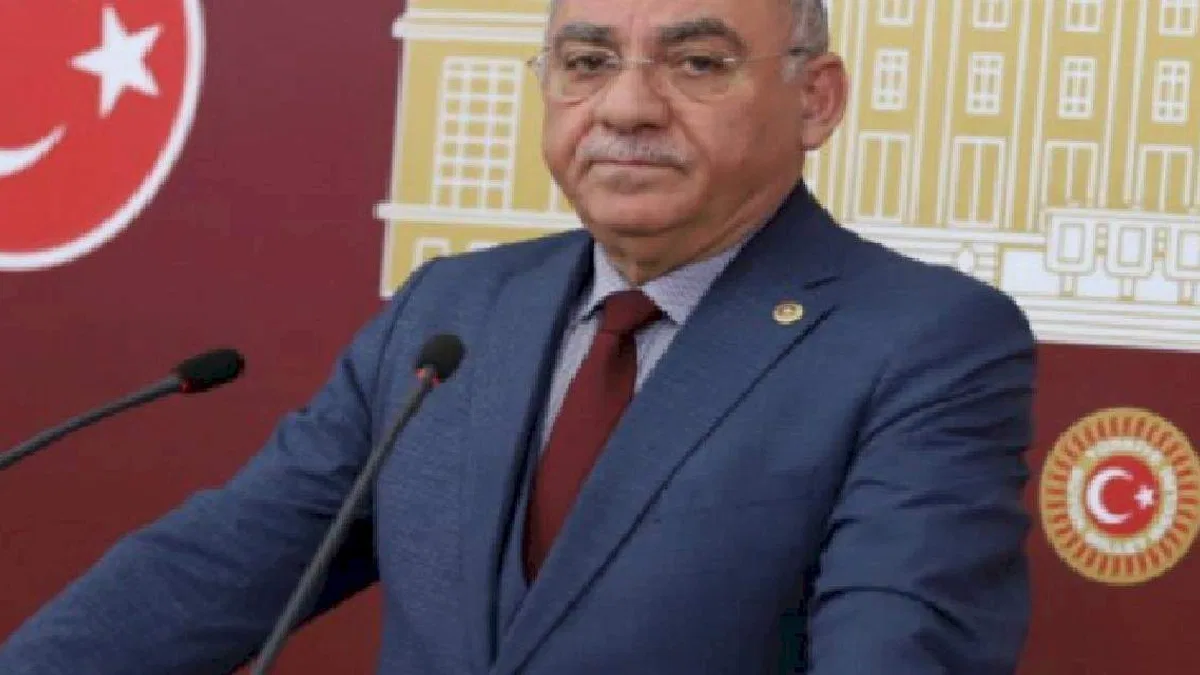 AK Partili Karahocagil: Bizde masa kuruldu mu, milletin yararına kararlar alınmadan kalkılmaz