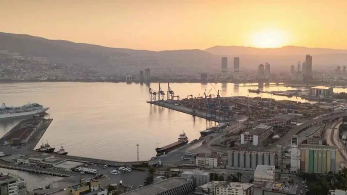 İzmir Büyükşehir'in ulusal kredi notunda tarihi artış