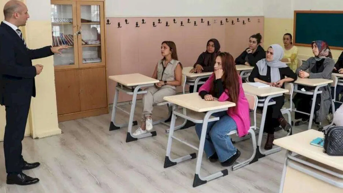 Okul-Aile iş birliğini güçlendiren eğitimler... Aile Okulu'ndan 150 bin veli faydalandı