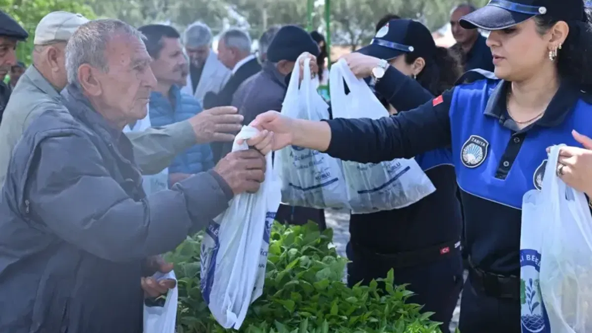 Manisa’da üreticilere 34 bin sebze fidesi dağıtıldı