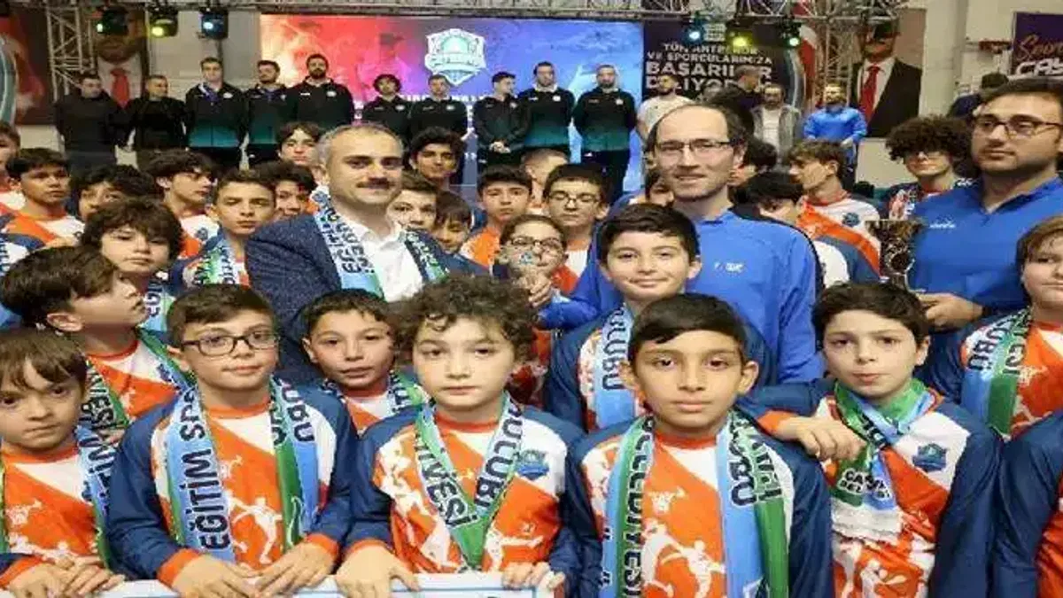 Spor kenti Çayırova'da onur gecesi