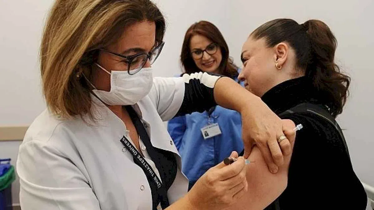 Örnek kampanya büyüyor: Karşıyakalı gençlere ücretsiz HPV aşısı