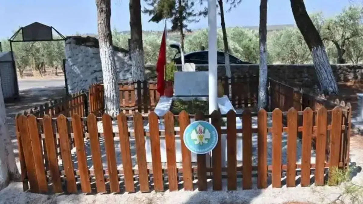 Manisa Büyükşehir Belediyesi şehit kabirlerini yeniliyor
