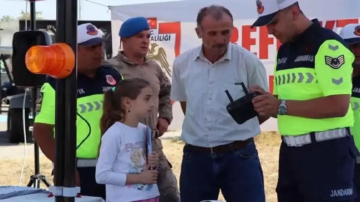 Jandarma ekipleri Sivas'ta fuarda bilgilendirdi