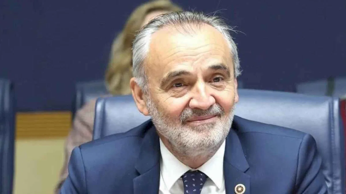 Akalın, askeriyede terfilerin siyasi makamlar tarafından yapılmasını eleştirdi