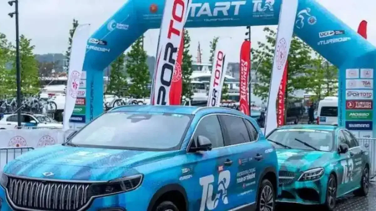 Togg tarihi tura eskortluk yaptı