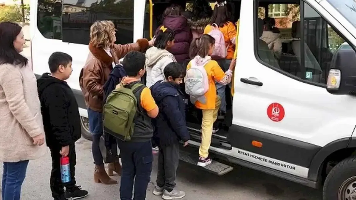 Keçiören'de yerel belediyeden öğrencilere servis desteği