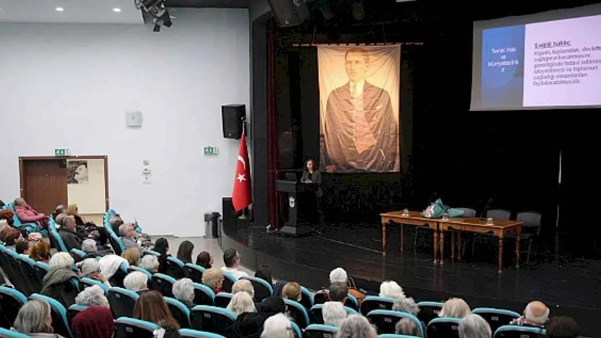 Yaşlı hakları Konak'ta masaya yatırıldı