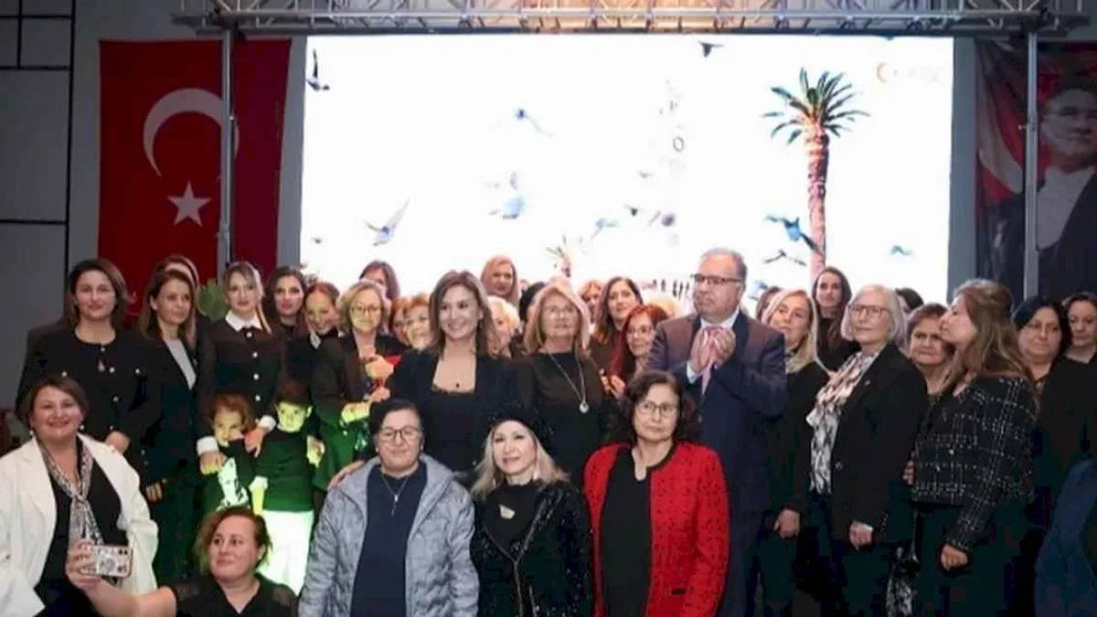 Egeli turizmcilerden Cumhuriyetin 101'nci yılına özel kutlama