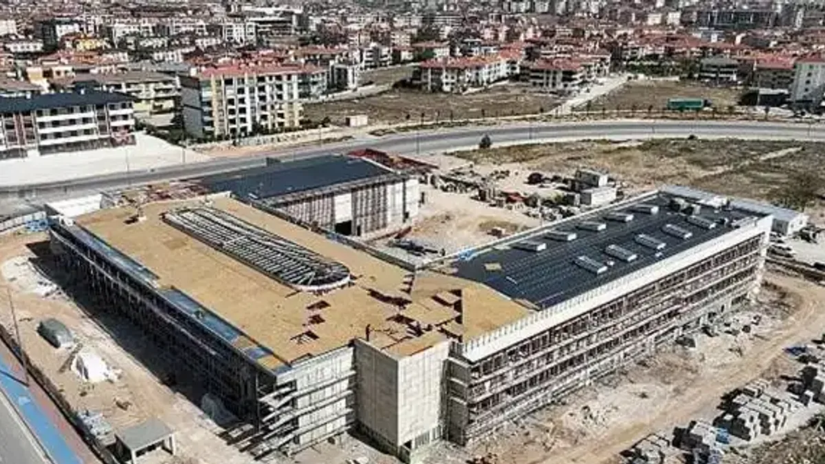 Selçuklu Belediyesi tarafından Konya'ya kazandırılacak olan Türkiye'nin en kapsamlı ve modern Güzel Sanatlar Lisesi'nin yapımı tüm hızıyla devam ediyor.