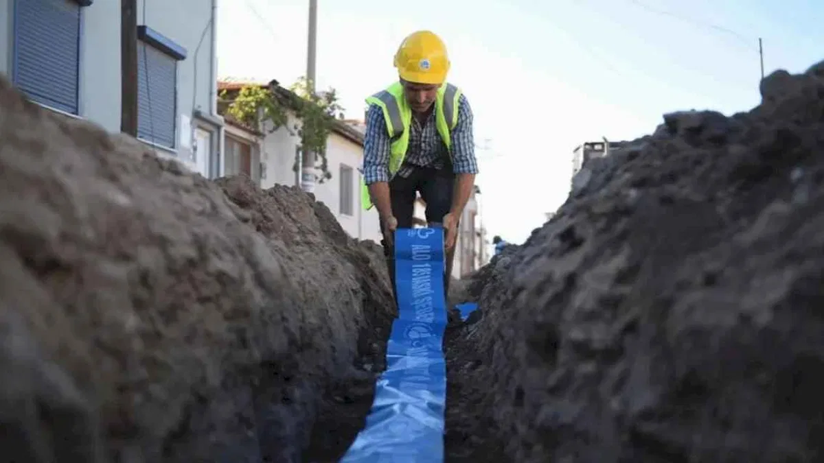 BASKİ vatandaşı 60 yıllık içme suyu hatlarından kurtardı