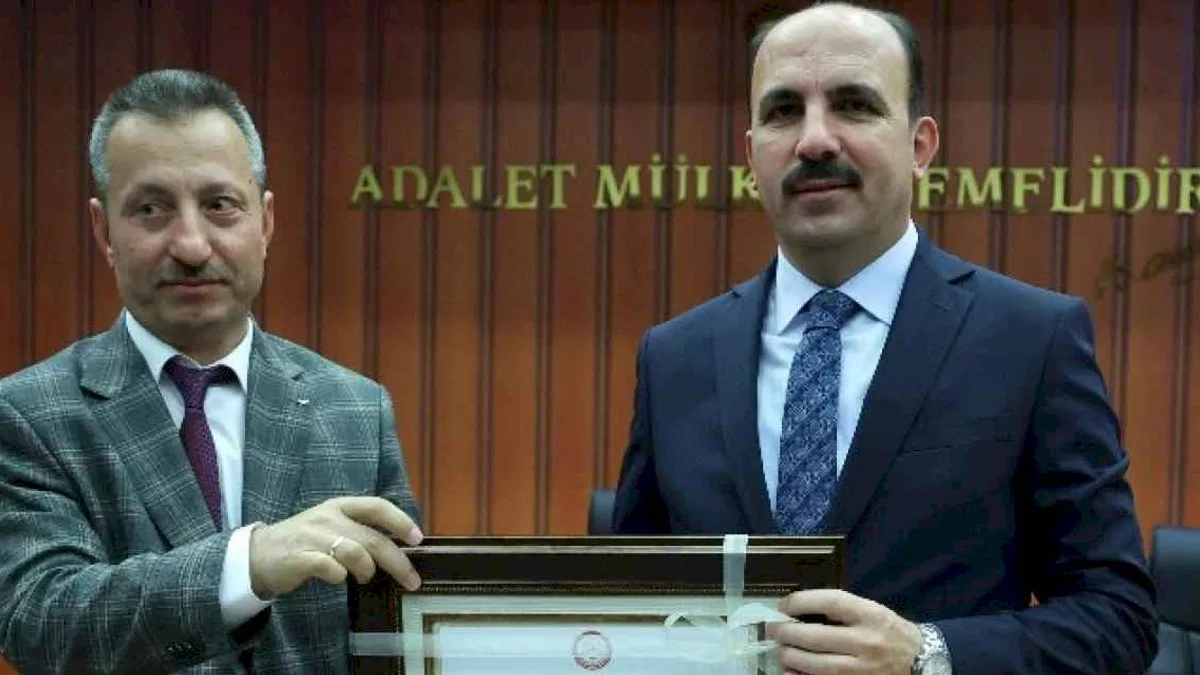 Konya'da Başkan Altay mazbatasını aldı
