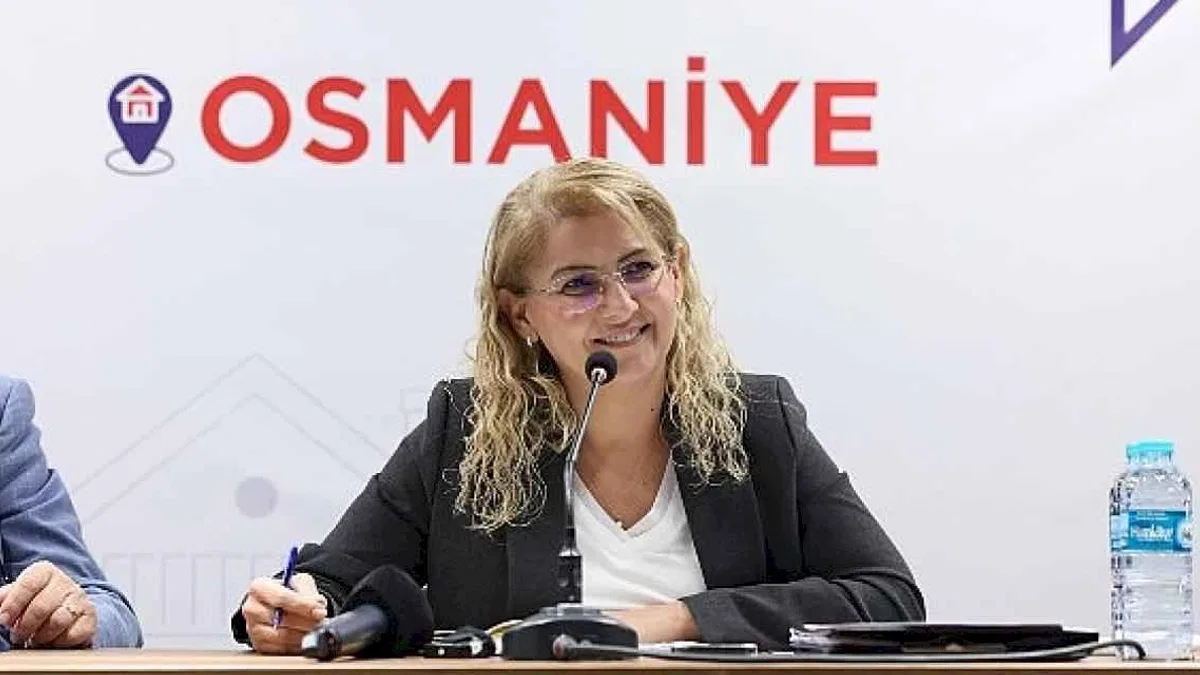 Başkan Ovalıoğlu mahallelileri dinlemeye devam ediyor.