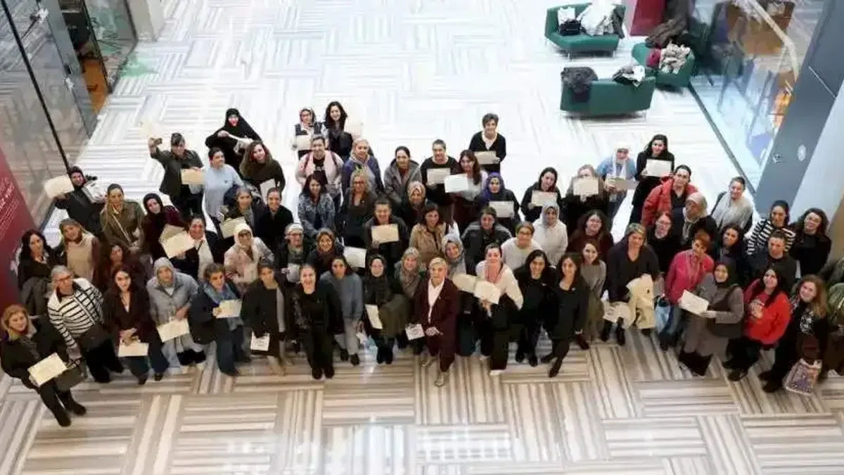 Arı Sütü, Propolis ve Polen Üretimi Kadın Arıcılarımızın Ellerinde Değerlenecek