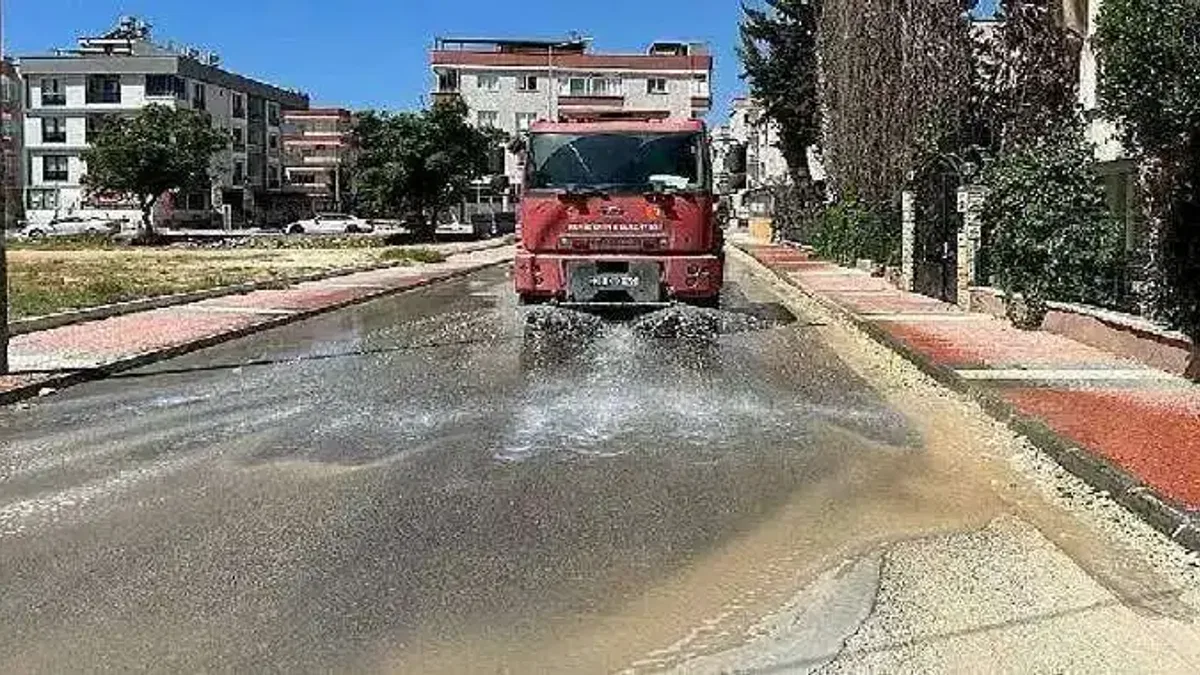 Yenişehir Belediyesi kent genelinde temizlik çalışmalarını sürdürüyor