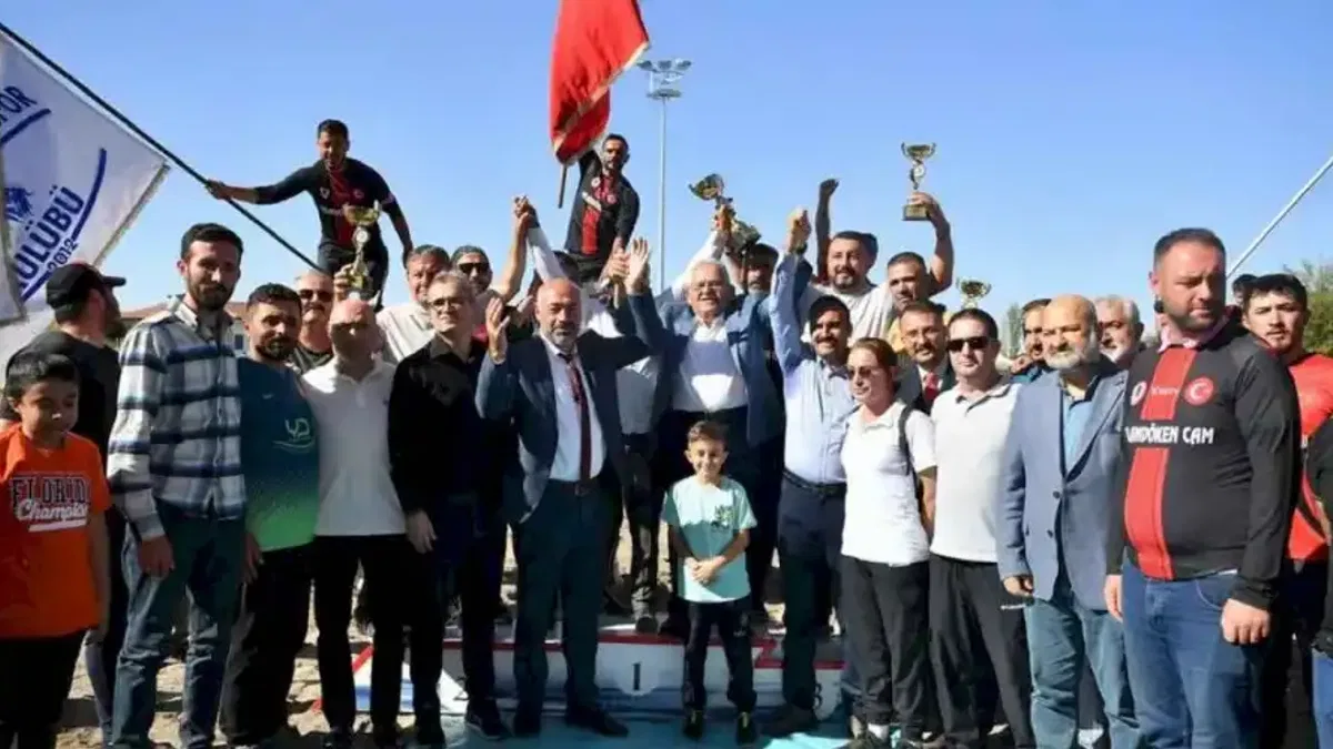 Başkan Büyükkılıç, atlı ciritin ustalarına ödüllerini takdim etti