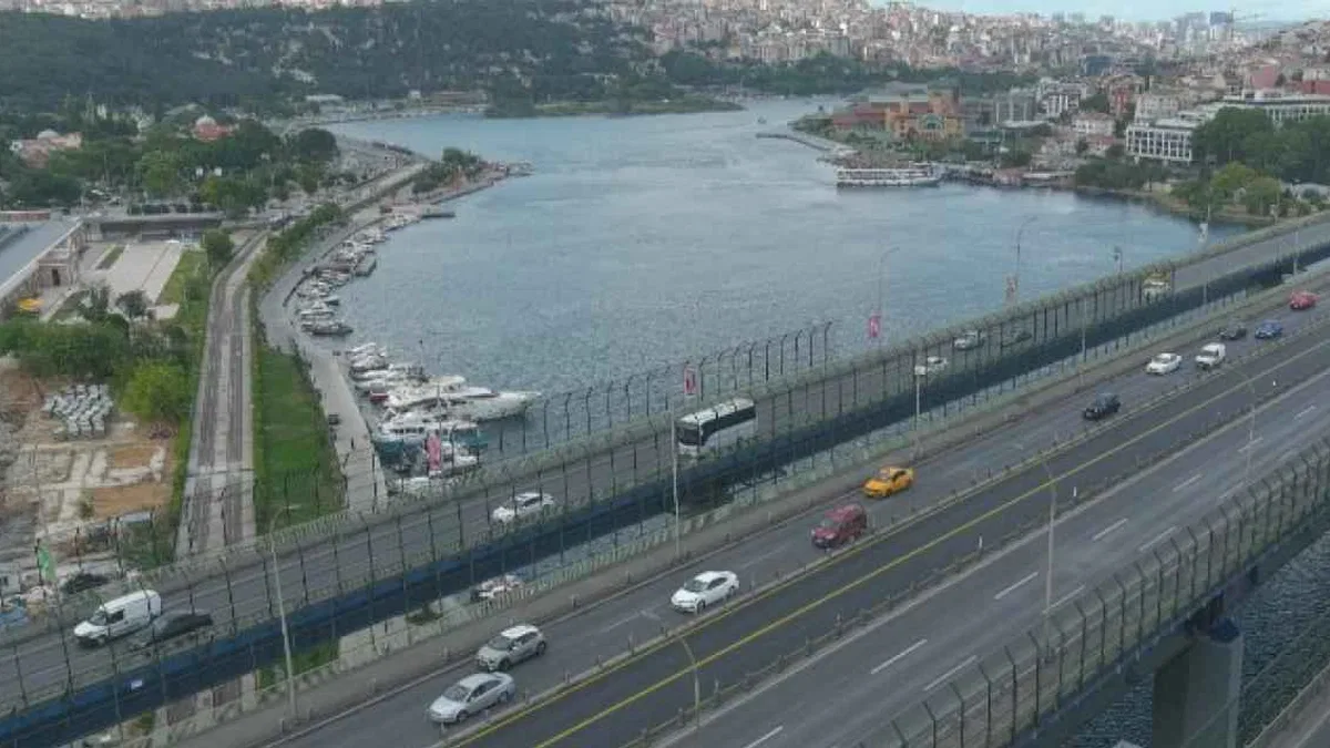 Haliç Köprüsü metrobüs yolu yenilendi