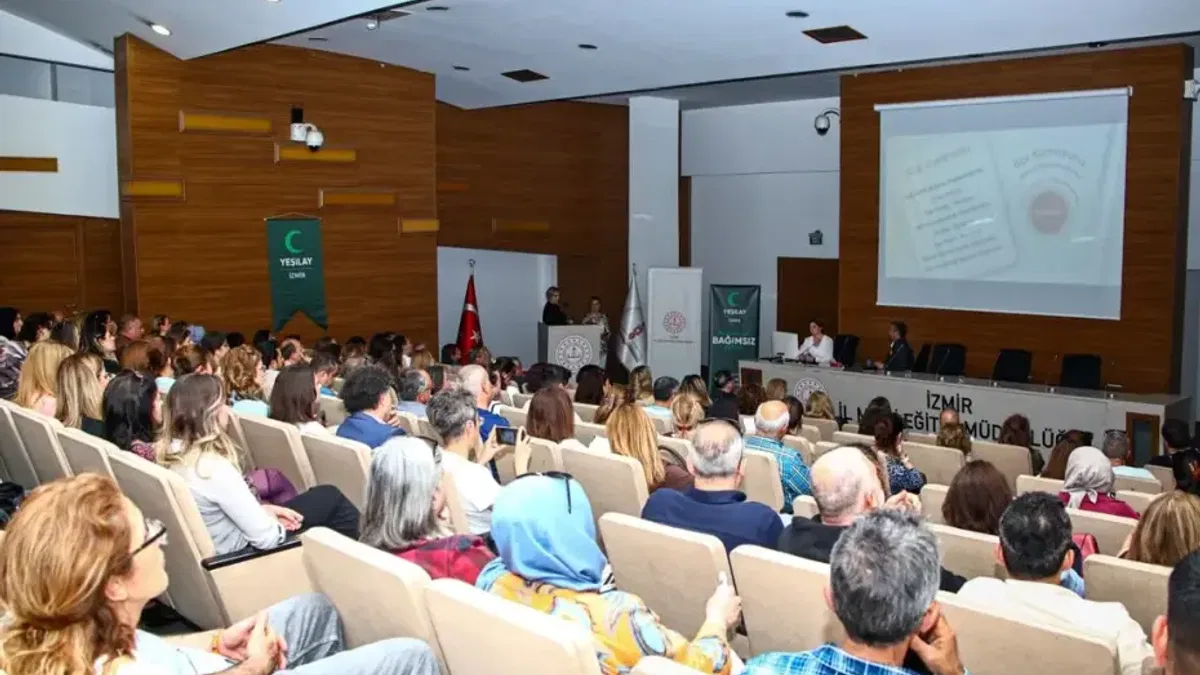 İzmir’de 'Yeşilay İzmir Sağlıklı Yaşam Ligi' projesi için rehber öğretmenler eğitildi