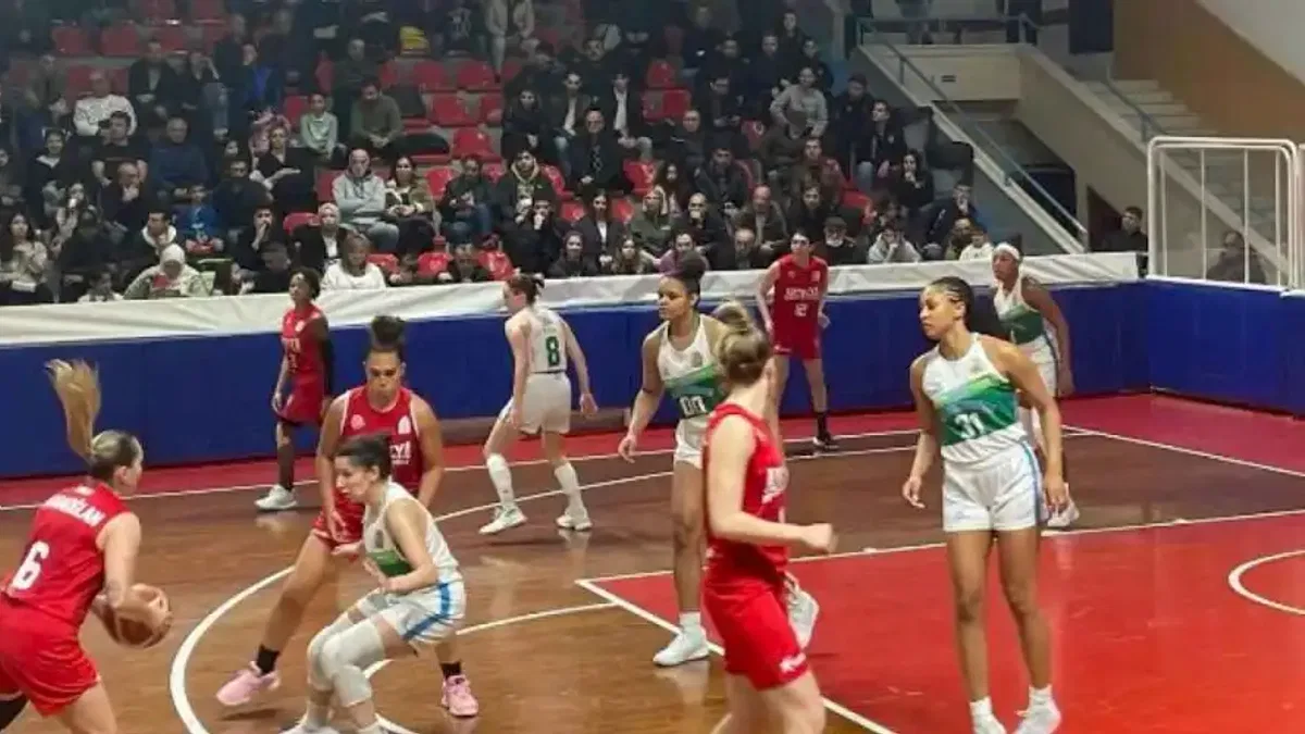 İzmit’in Perileri Antalya’yı farklı geçti