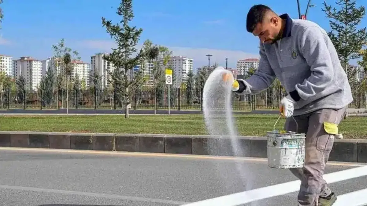 Malatya'da trafik güvenliği için yol çizgi çalışması yapıldı