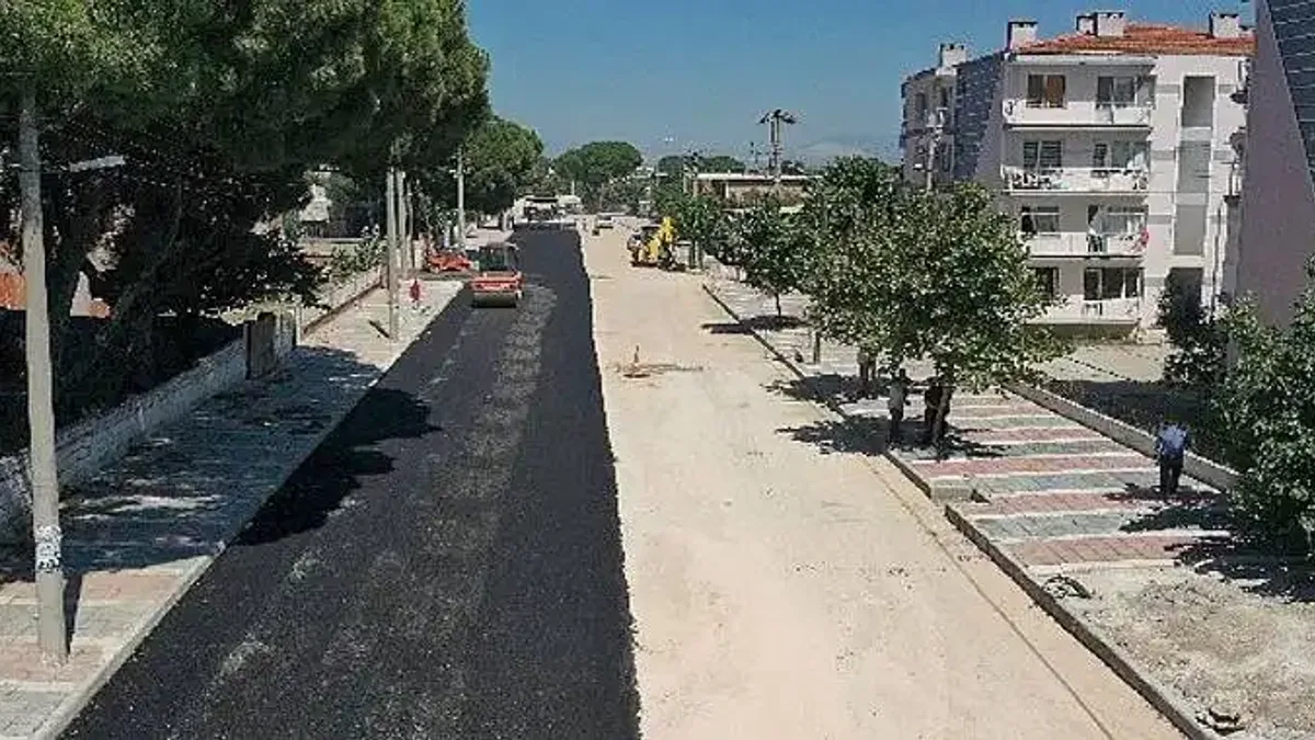 Bergama asfalt çalışmalarını hız kesmeden devam ediyor