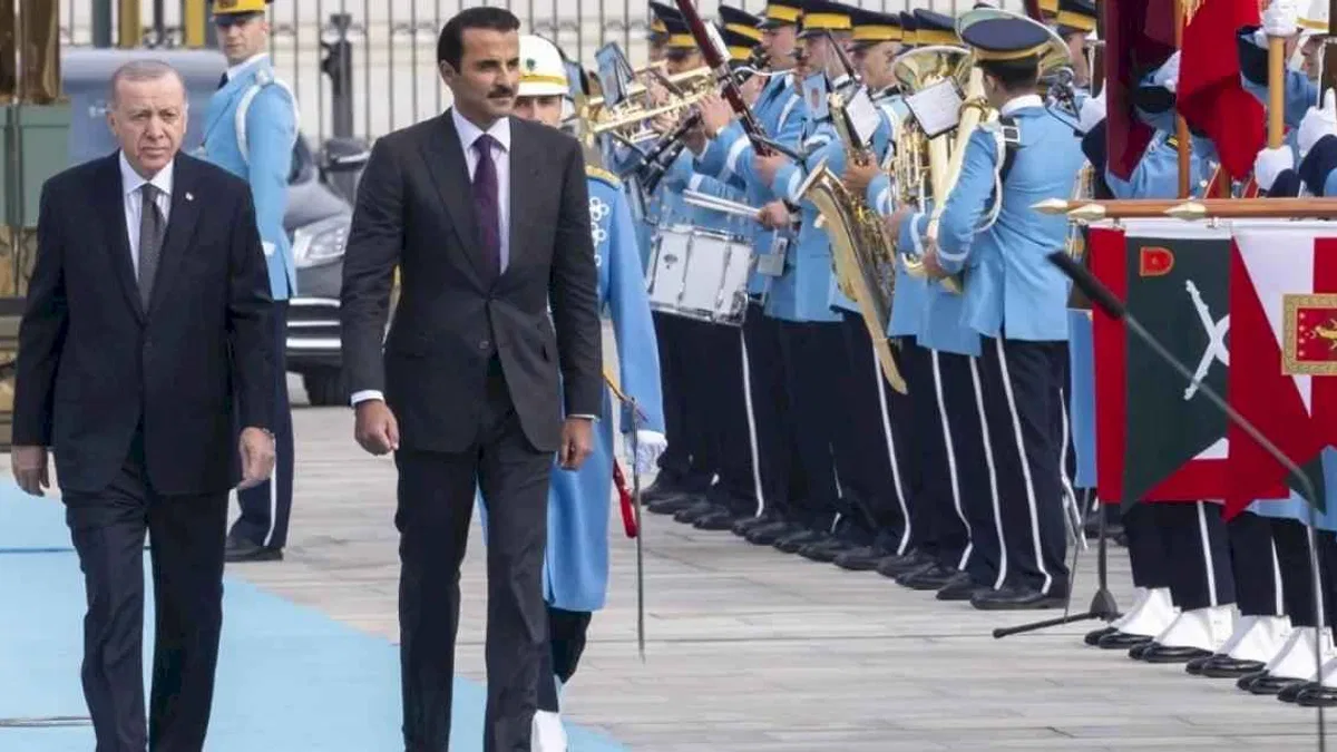 Katar Emiri Al Sani Türkiye'de... Külliye'de törenle karşılandı