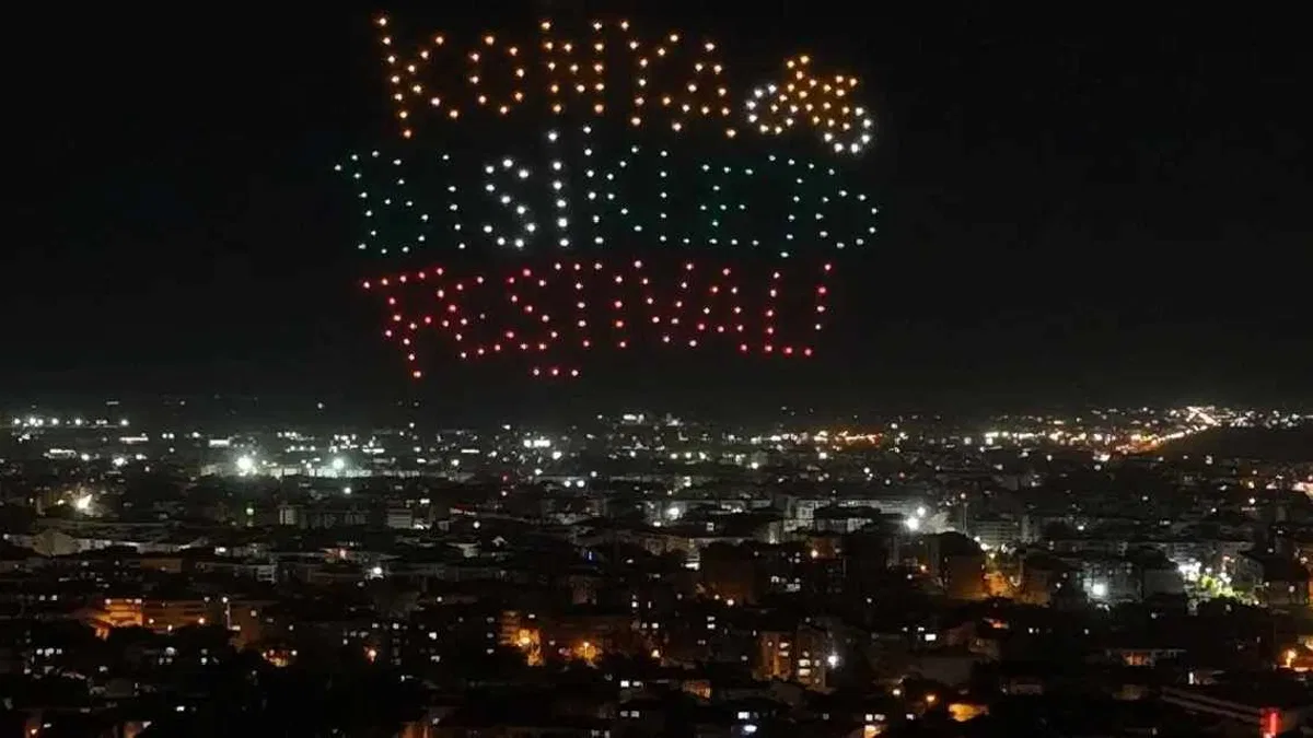 Konya Taş Bina'da festivale özel video mapping ve drone gösterisi büyüledi