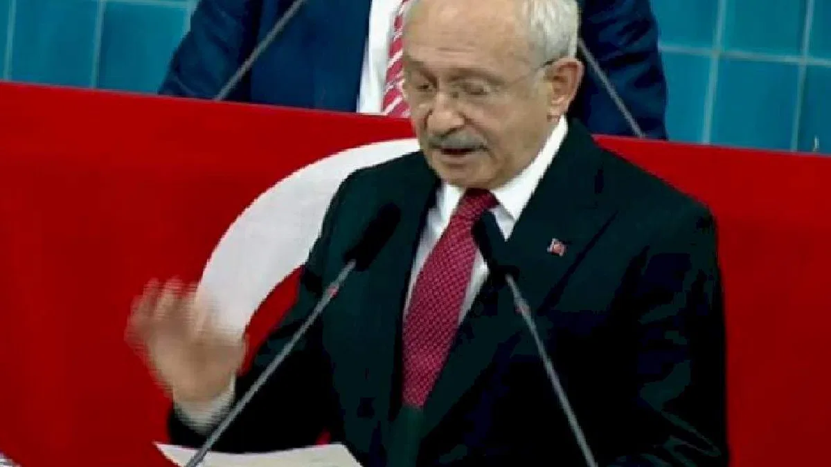 Kılıçdaroğlu CHP kürsüsüne veda ediyor