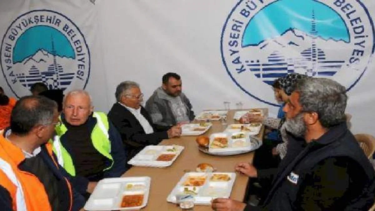 Kayseri Büyükşehir depremzedelerin yanında